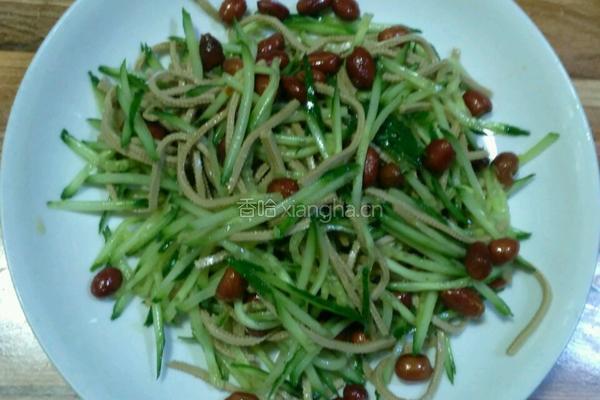 黄瓜豆腐丝拌花生米的做法图解5