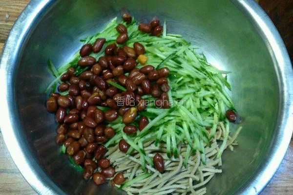 黄瓜豆腐丝拌花生米的做法图解4