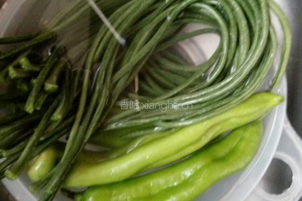肉皮酱豇豆的做法图解1