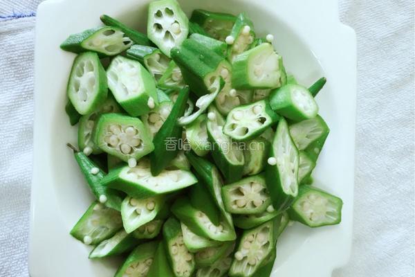 彩椒炒秋葵的做法图解2