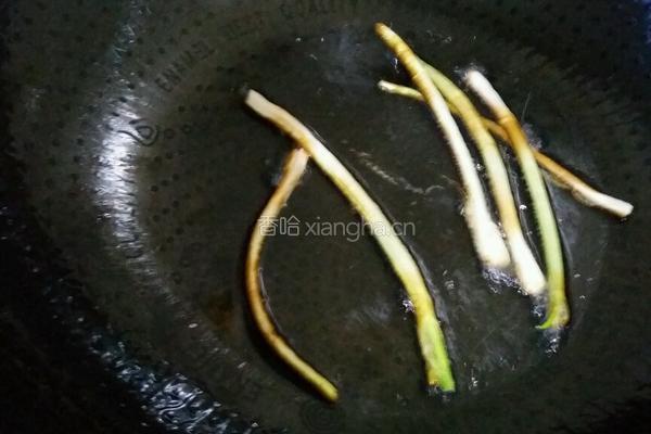 火龙果炒鸡丁的做法图解3