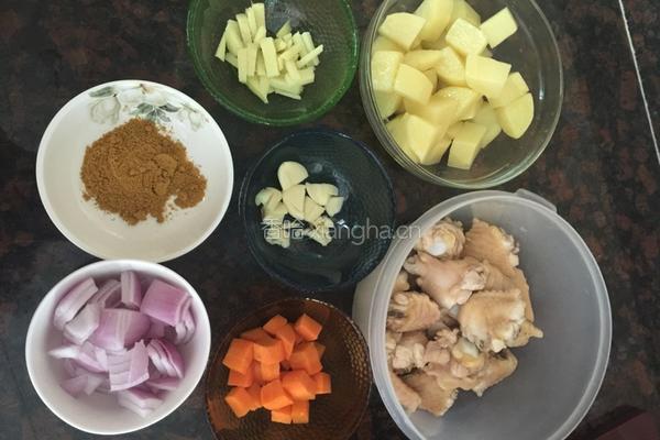 咖喱土豆香焖鸡翅的做法图解1