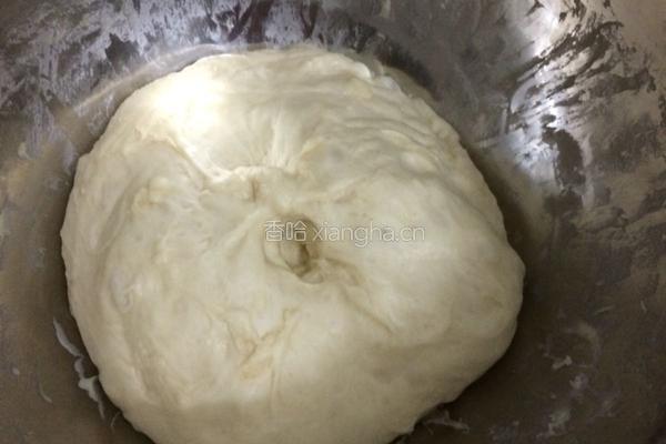 豆沙面包卷的做法图解2