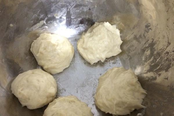 豆沙面包卷的做法图解3