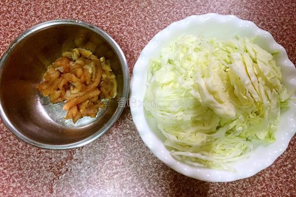 卷心菜炒鸡肉的做法图解2