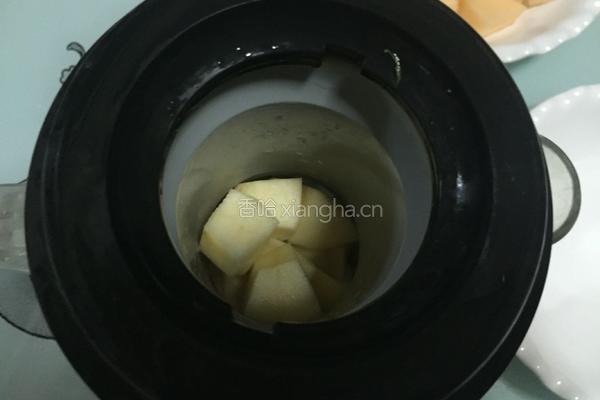 哈密瓜苹果汁的做法图解3