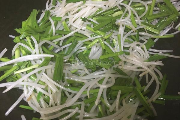 豆芽炒韭菜的做法图解4