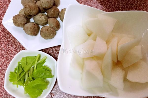 牛肉丸白萝卜汤的做法图解2