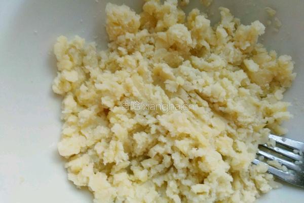 卷心菜土豆饼的做法图解2