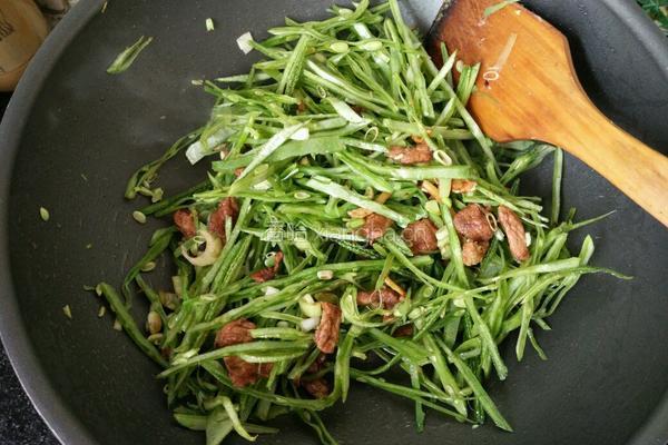 扁豆丝炒肉的做法图解7