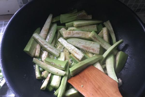 绿茄子炒豆角的做法图解6