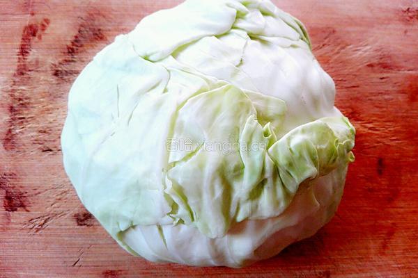 油泼卷心菜的做法图解1