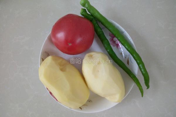 青椒番茄土豆丝的做法图解1