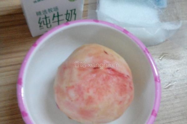 蜜桃牛奶汁的做法图解1