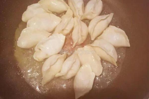 秘制锅贴的做法图解1