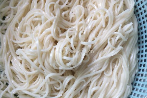 面条鸡蛋煎饼的做法图解3