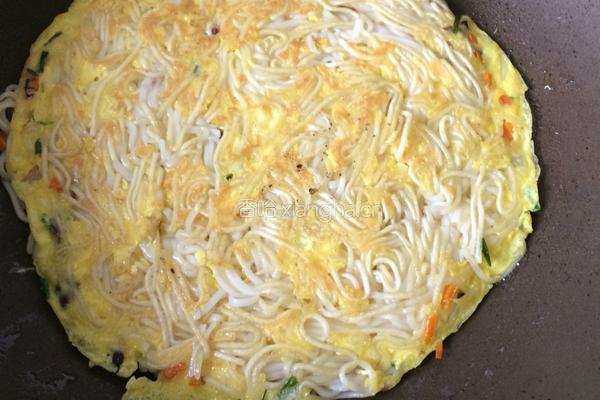 面条鸡蛋煎饼的做法图解7