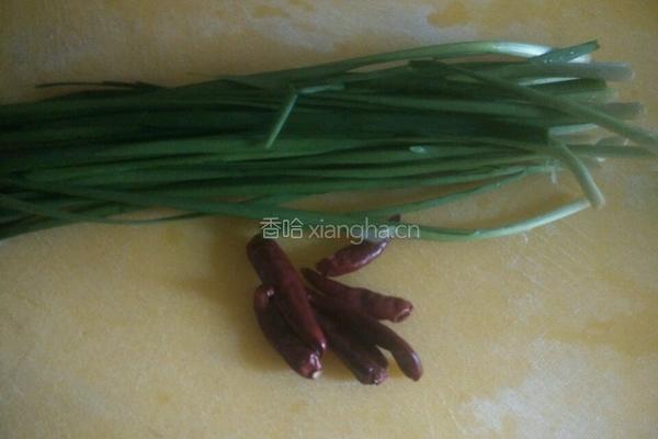 韭菜炒绿豆芽的做法图解2