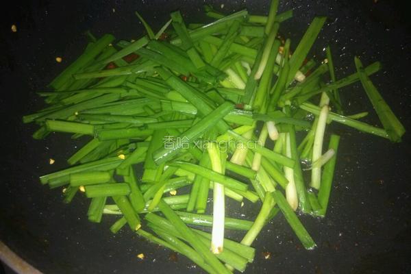 韭菜炒绿豆芽的做法图解5