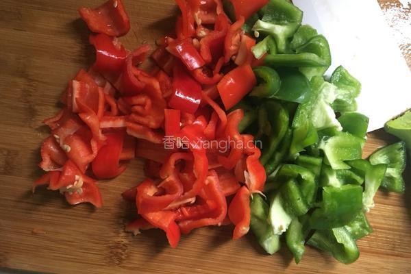 彩椒炒鸡蛋的做法图解2