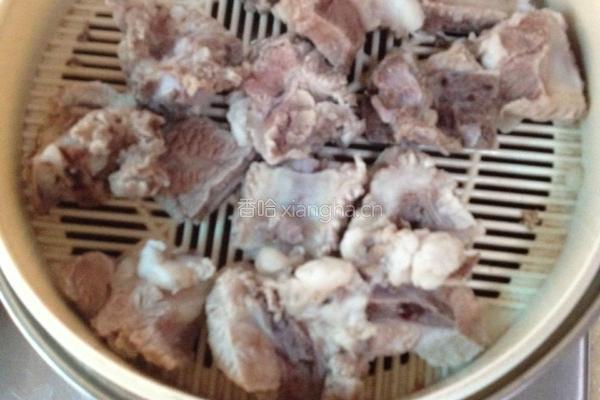 白萝卜排骨汤的做法图解2