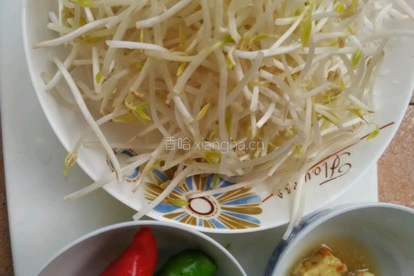椒丝腐乳炒豆芽的做法图解1