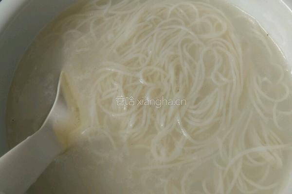 猪肝小肠瘦肉粉的做法图解1