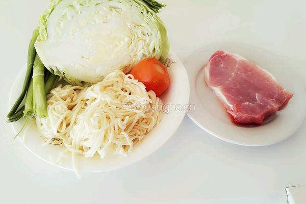 卷心菜炒面的做法图解1