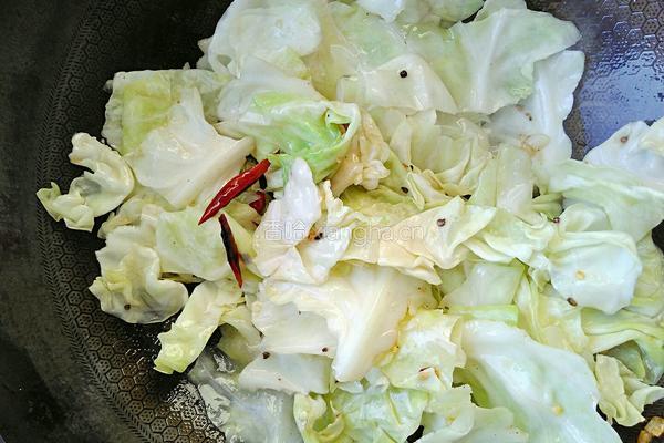 手撕卷心菜的做法图解7