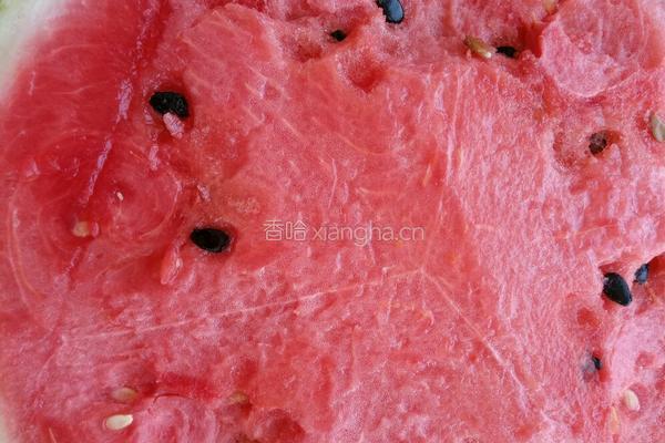 冰镇雪碧水果饮的做法图解1