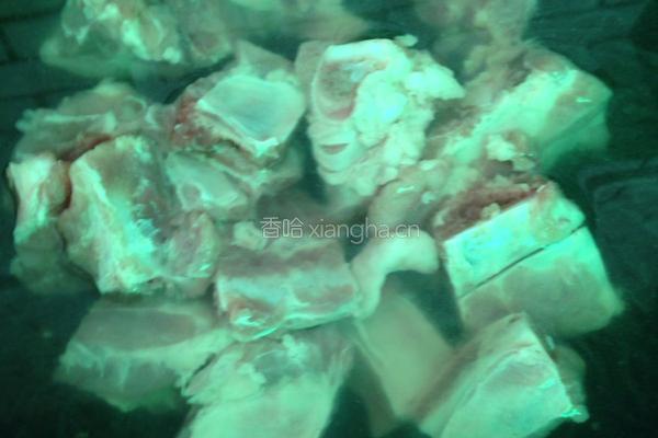 土豆粉蒸排骨的做法图解2