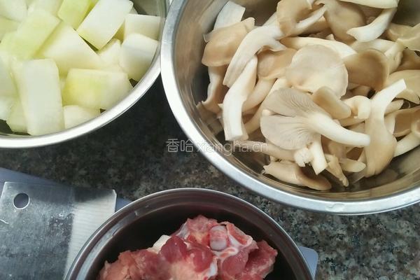 菇香冬瓜炖排骨的做法图解1