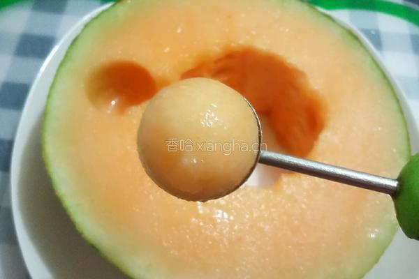 哈密瓜拼盘的做法图解4