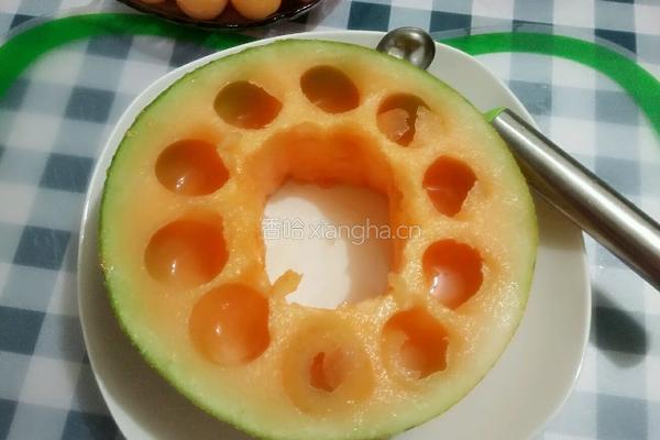 哈密瓜拼盘的做法图解5