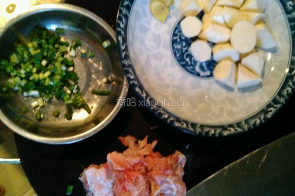 肉骨头山药枸杞汤的做法图解1