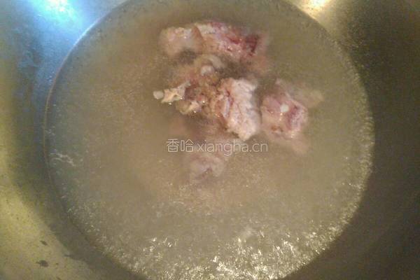 肉骨头山药枸杞汤的做法图解2