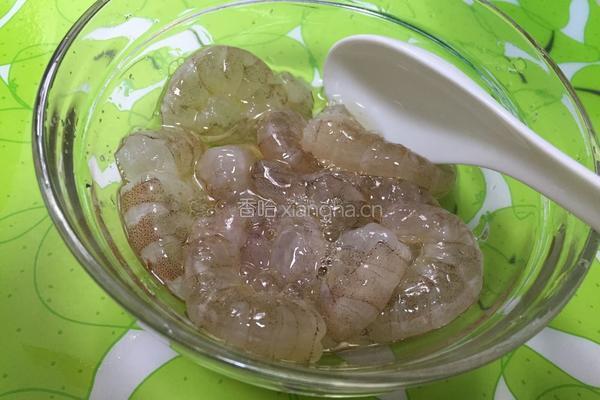 龙井虾仁的做法图解1