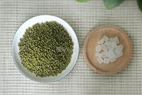 绿豆粥的做法图解1