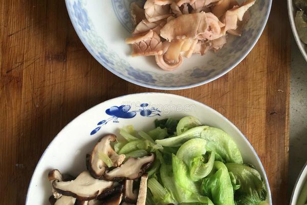 干锅香辣鱿鱼虾的做法图解3