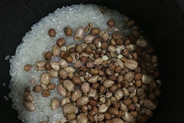 红豆花生粥的做法图解2