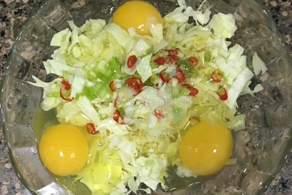 卷心菜煎鸡蛋的做法图解2