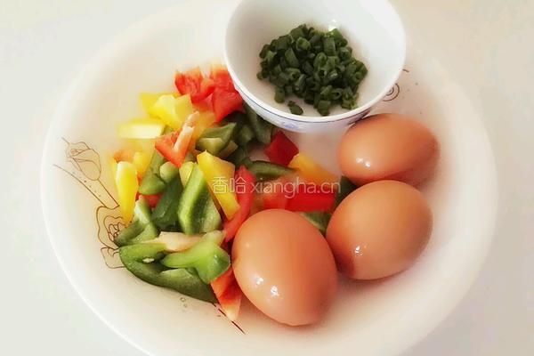 彩椒水炒蛋的做法图解1