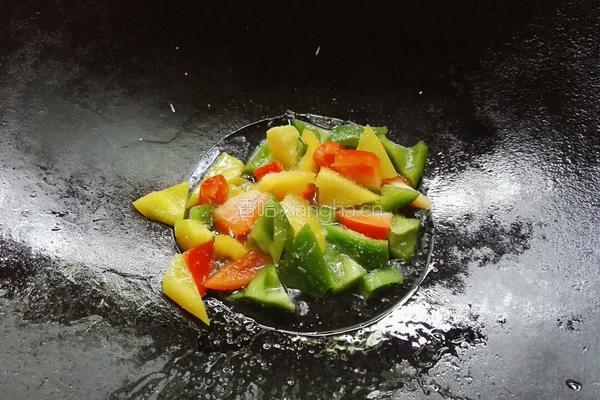 彩椒水炒蛋的做法图解3