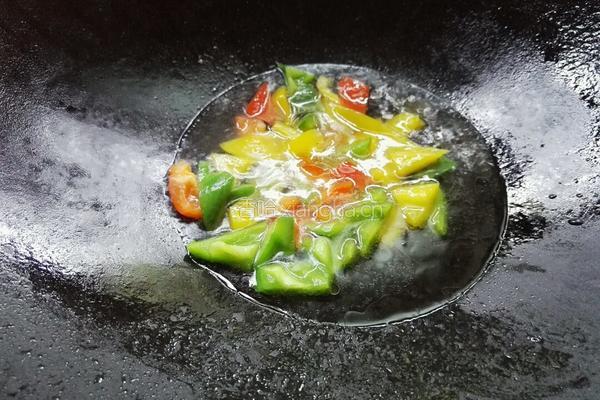 彩椒水炒蛋的做法图解4