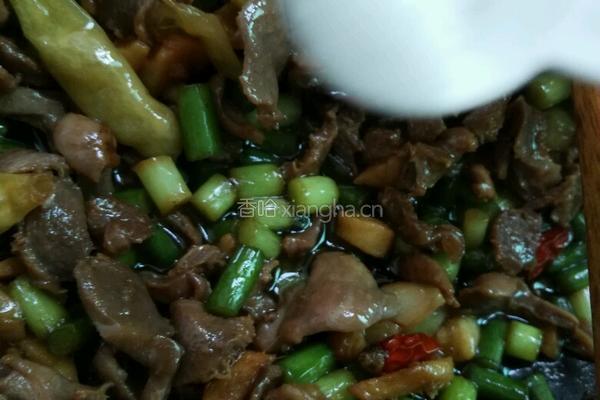 蒜苔炒鸡肾的做法图解15