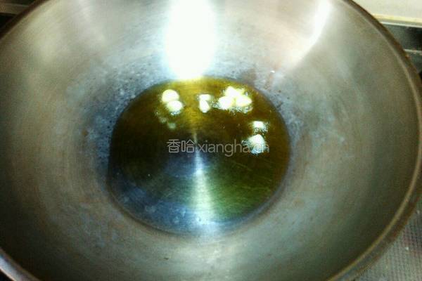 卷心菜炒火腿肠的做法图解2