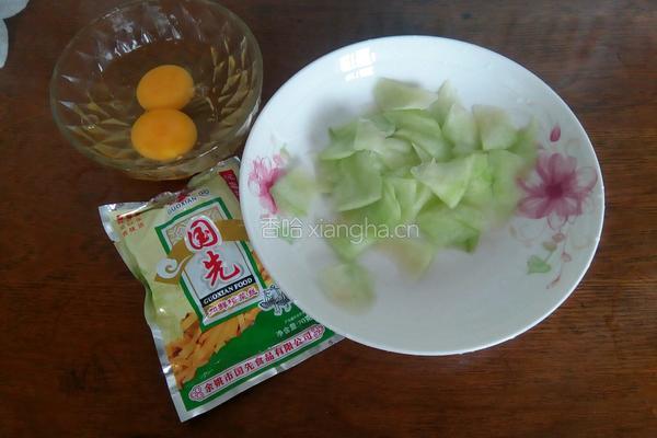 西瓜皮榨菜炒蛋的做法图解4