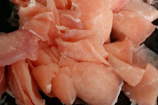 酱菜炒肉片的做法图解1