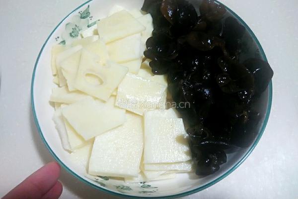 鲜笋木耳回锅肉的做法图解3