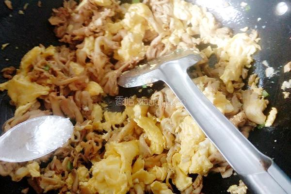 榆黄菇炒鸡蛋的做法图解13